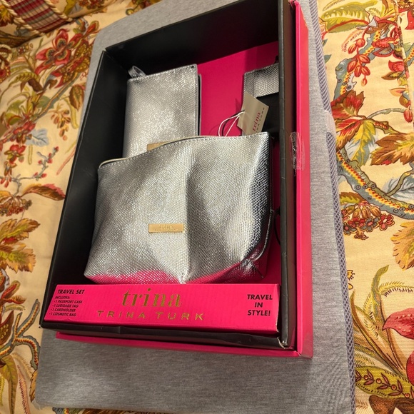 Trina Turk Travel Set - Picture 1 of 9